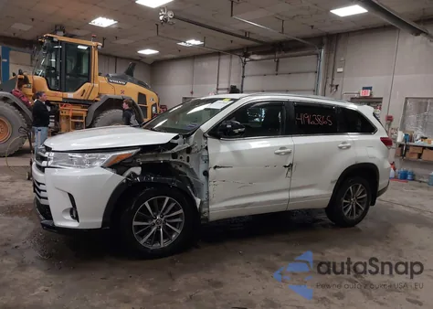 2018 Toyota Highlander Xle z USA, uszkodzony, nr VIN 5TDJZRFH6JS878784